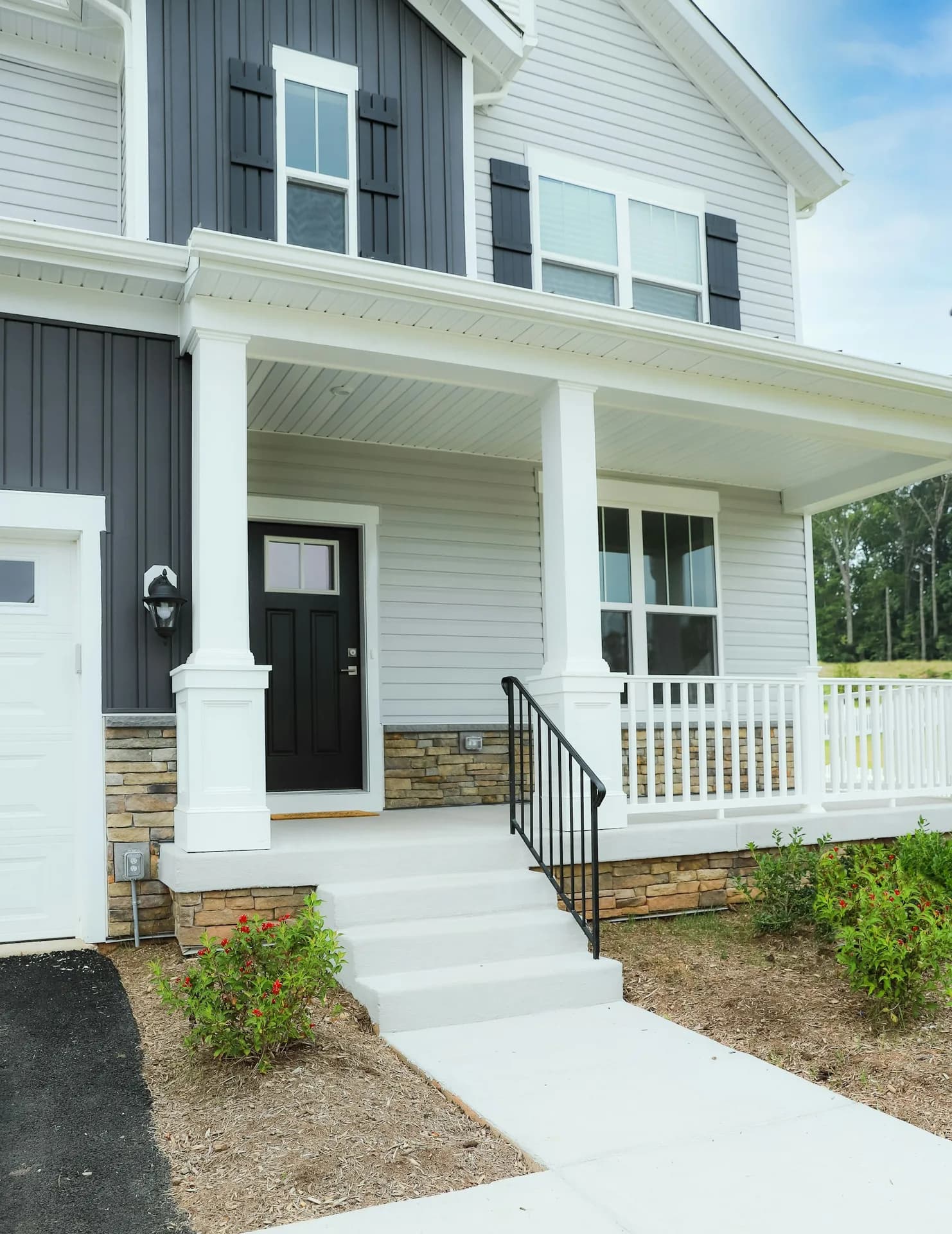Two-tone siding on a new craftsman home
